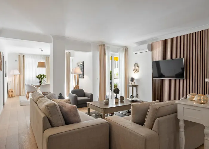 Center, 110m2, 3br & 3bth, Terrace Lägenhet