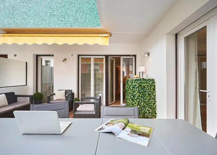 Center, 110m2, 3br & 3bth, Terrace Lägenhet *