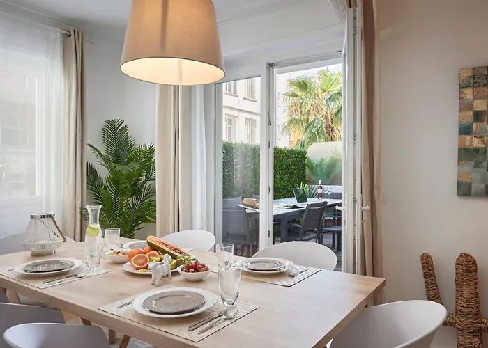 Center, 110m2, 3br & 3bth, Terrace Lägenhet