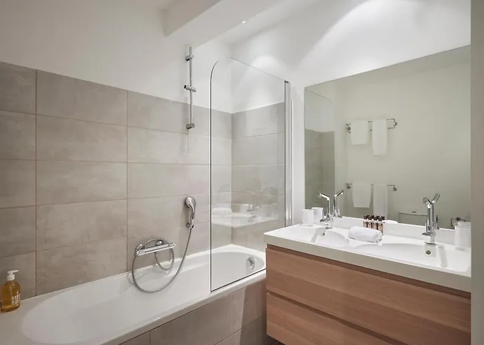 Center, 110m2, 3br & 3bth, Terrace Lägenhet *